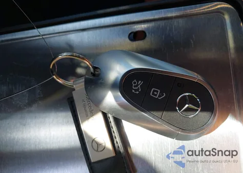 2025 Mercedes-Benz C 300 z USA, uszkodzony, nr VIN W1KAF4GB8SR272446